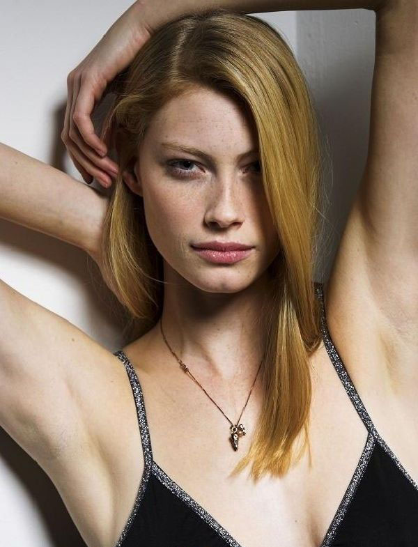 Alyssa Sutherland Nackt und Sexy. Foto - 1