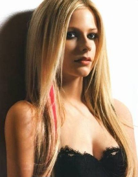 Avril Lavigne Nackt und Sexy. Foto - 17