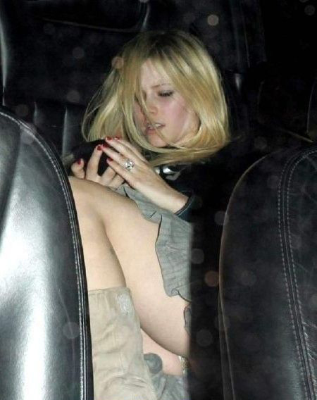 Avril Lavigne Nackt und Sexy. Foto - 24