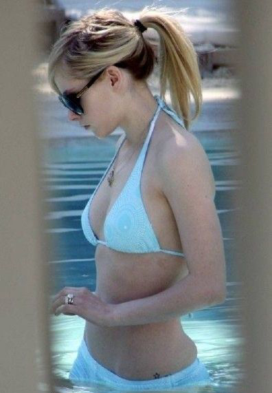 Avril Lavigne Nackt und Sexy. Foto - 3