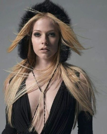 Avril Lavigne Nackt und Sexy. Foto - 40