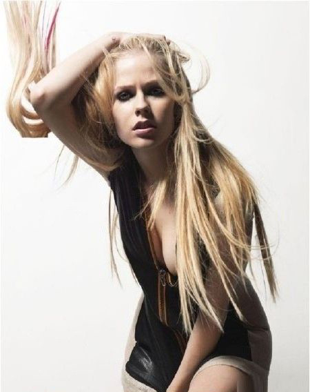 Avril Lavigne Nackt und Sexy. Foto - 41