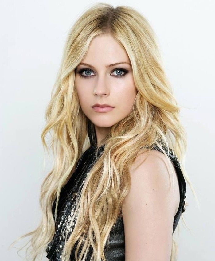 Avril Lavigne Nackt und Sexy. Foto - 63