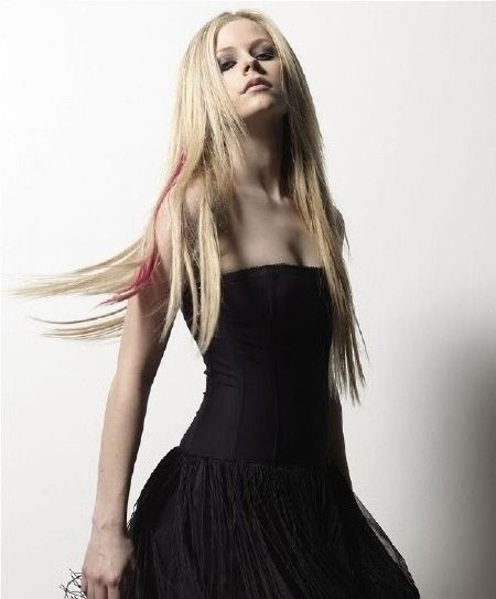 Avril Lavigne Nackt und Sexy. Foto - 8