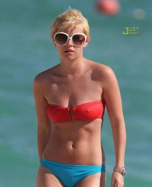 Elisha Cuthbert Nackt und Sexy. Foto - 13