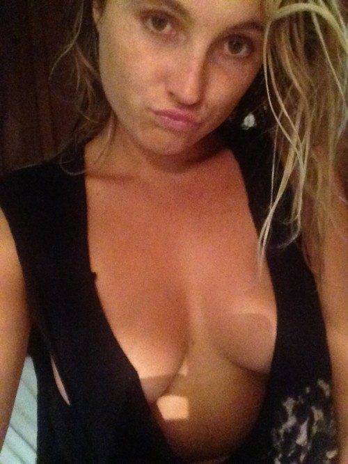 Alana Blanchard Nackt und Sexy. Foto - 7