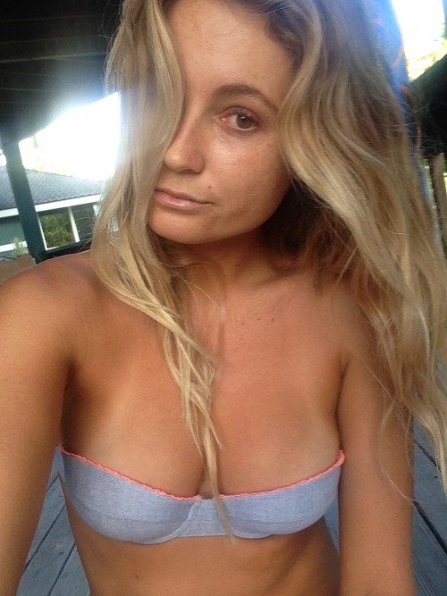 Alana Blanchard Nackt und Sexy. Foto - 8